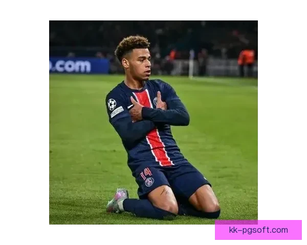 巴黎圣日耳曼成功签下法甲新星杜埃 强化中场阵容迎接新赛季挑战